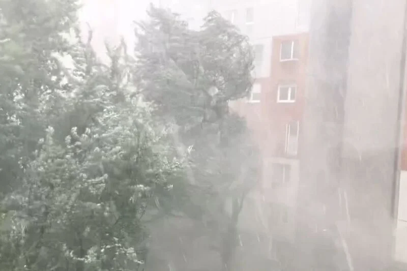 Superćelijska oluja zahvatila Sloveniju, pogledajte veliko nevrijeme u Ljubljani (VIDEO)