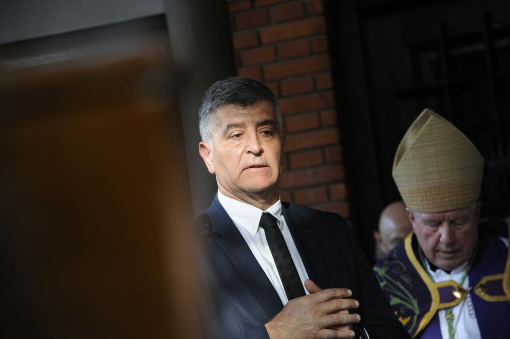 Nenad Periš: Došlo je do kraja, odlazim sa svojim sinom kući /VIDEO/