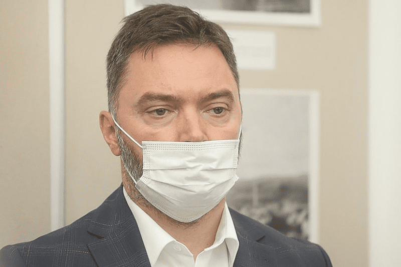 KOŠARAC O POTEZU DŽAFEROVIĆA I KOMŠIĆA “Nadati se da građani neće pretrpjeti štetu zbog kukavičkog ponašanja