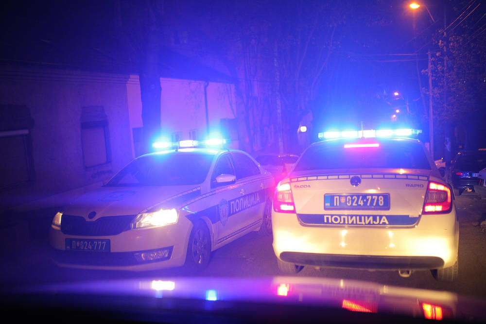 DVOJE UBIJENO U PUCNJAVI U MLADENOVCU: Raspisana potjernica za mladićem koji je pobjegao u 