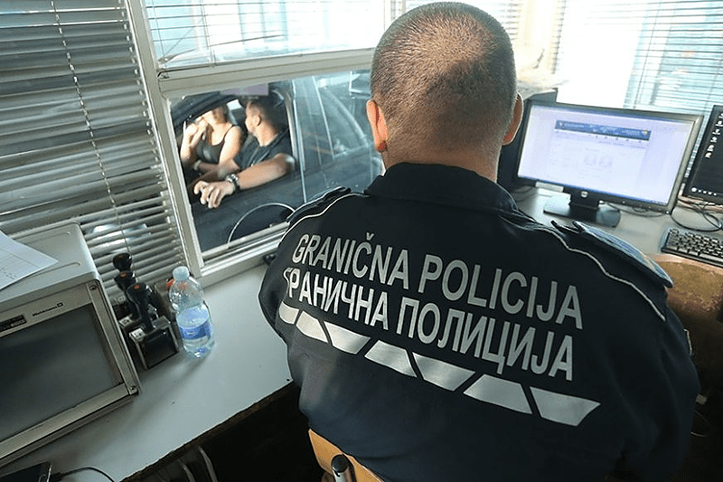 POLICIJA PRETRESLA 