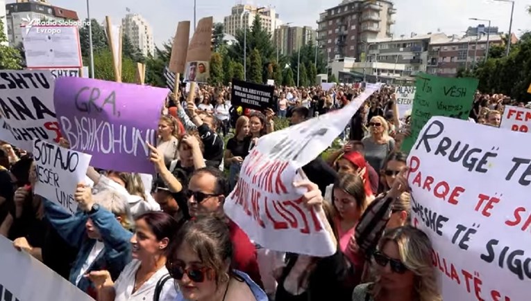 Građani na ulicama Prištine traže smrtne kazne zbog silovanja djevojčice