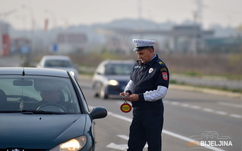 Banjalučanin usred dana imao sudar sa 3,8 promila, odmah mu oduzeli auto
