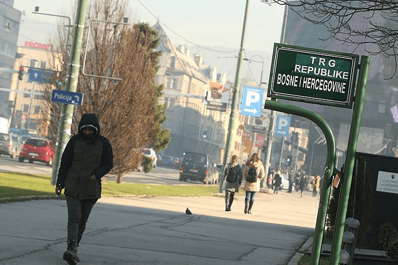 JOŠ OŠTRIJE MJERE U Sarajevu se smanjuje i dozvoljeni broj osoba u zatvorenom i otvorenom prostoru