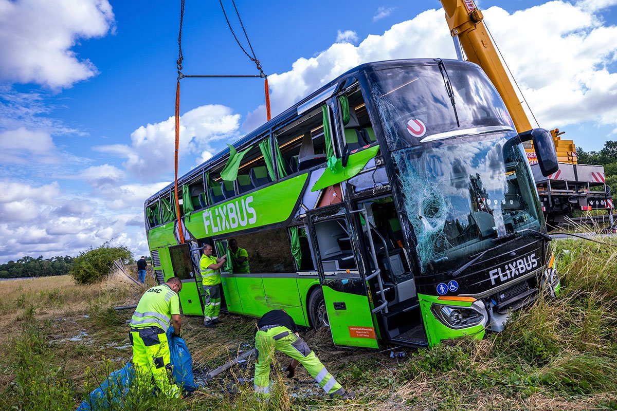Drama u Njemačkoj: Prevrnuo se autobus, više od 20 povrijeđenih