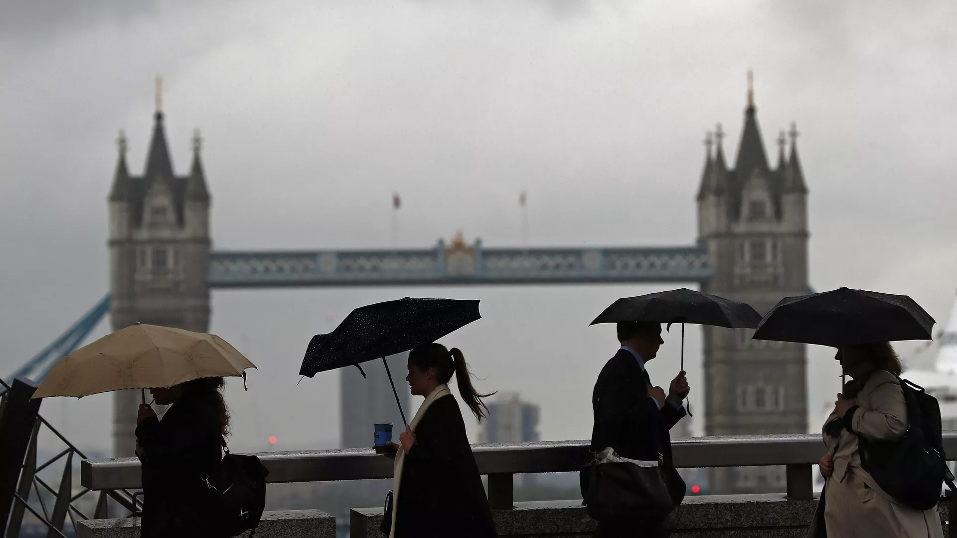 Dva napada samostrelom na prolaznike u Londonu