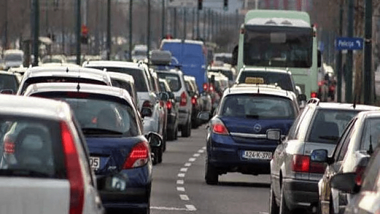 Suvi kolovozi, mogući odroni pored kamenih kosina