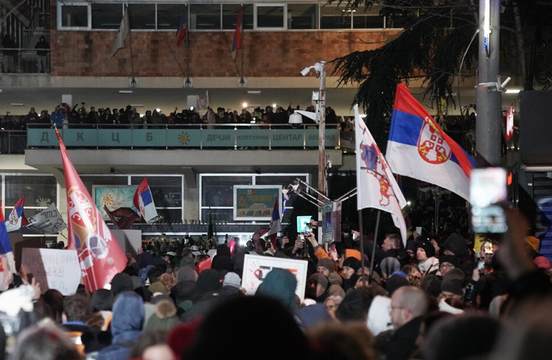 Većina zaposlenih u kulturno-umetničkom programu RTS-a podržala studente, protest i ispred RTV-a