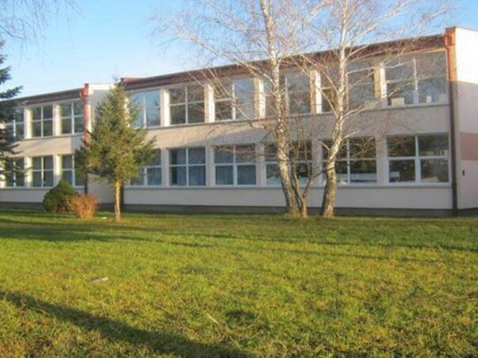 Teže povrijeđena: Djevojčica pala sa prozora škole kod Bihaća