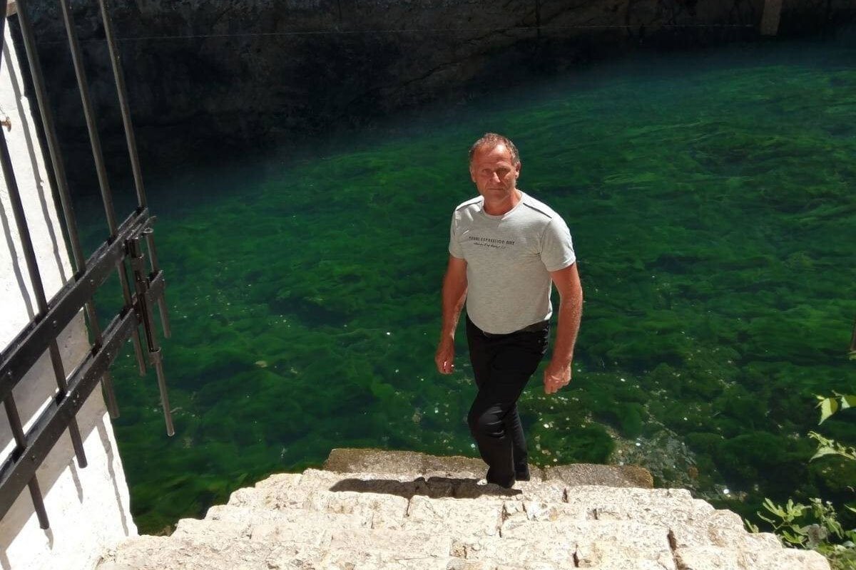 Ovo je domar koji je u školi u Sanskom Mostu ubio troje radnih kolega