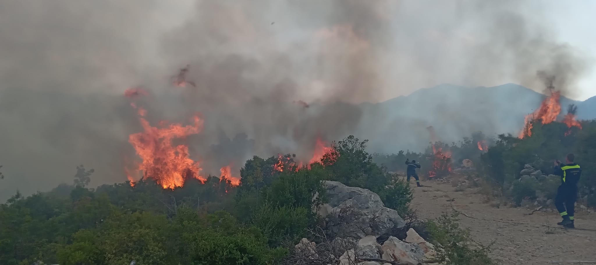Požar u Neumu i dalje aktivan, zatražena pomoć iz vazduha