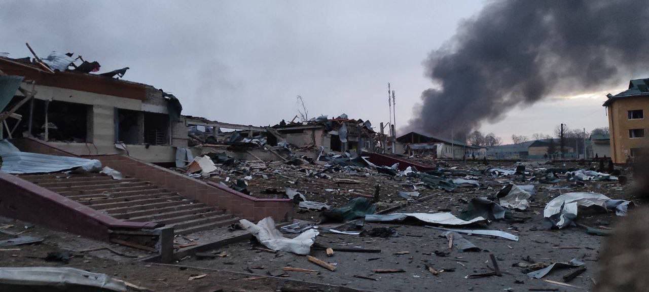 U napadu na ukrajinsku vojnu bazu kod Lavova poginulo devet osoba, više od 50 ranjenih