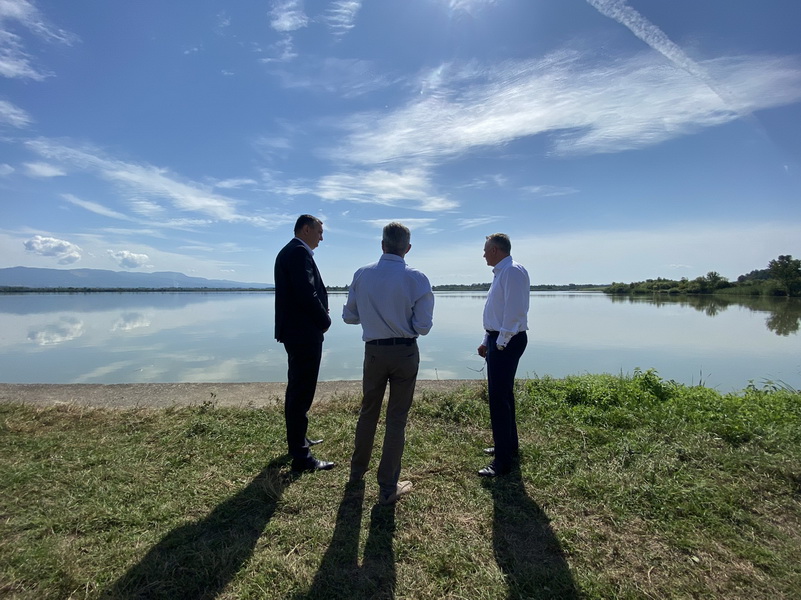 Godinama rade bez plate da sačuvaju ribnjak: Grad Prijedor i Vlada RS žele da se u 