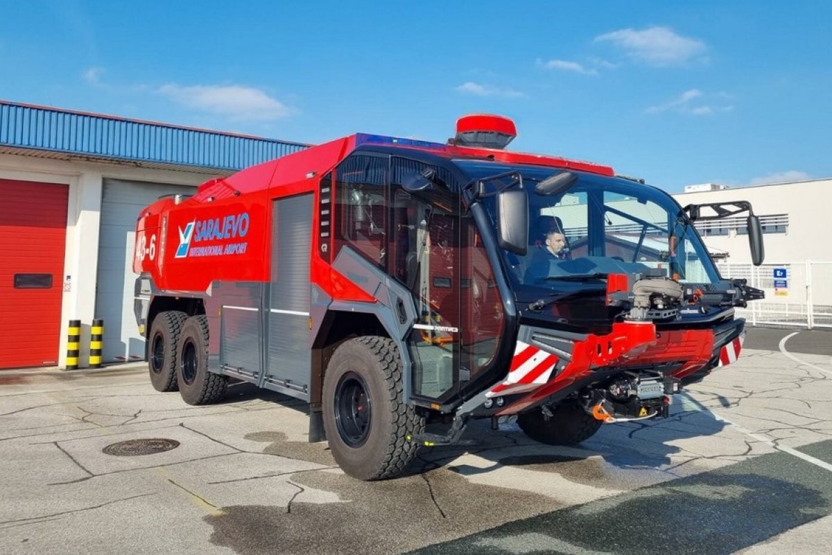 Nabavljeno savremeno vatrogasno vozilo za Aerodrom Sarajevo