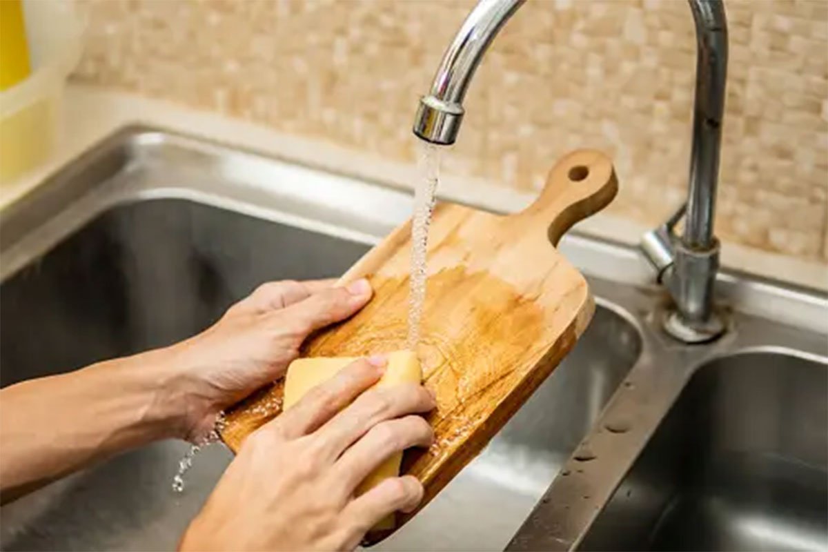 Kuhinjska daska leglo bakterija: Najopasnije sjeći jedno povrće