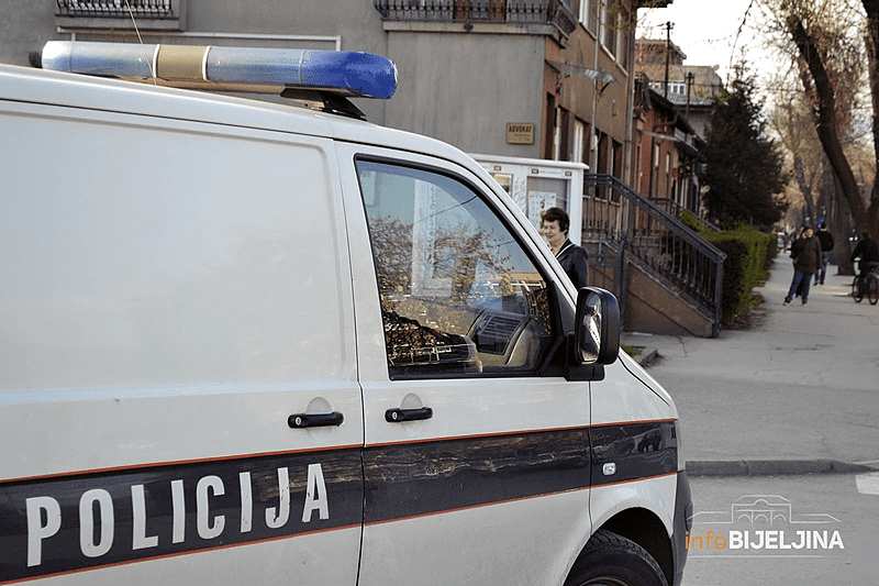 Tragedija u Živinicama: Ubio sina, supruga se spasila skokom sa balkona