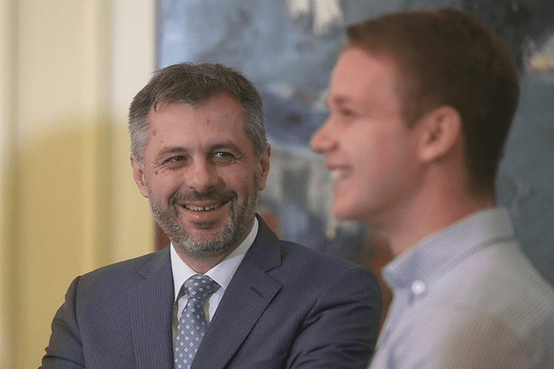 Draško Stanivuković SJEDA U FOTELJU gradonačelnika