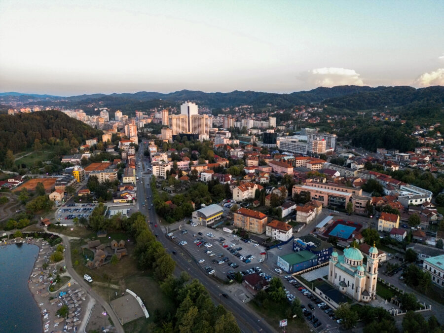 Tuzla nedjeljom ostaje bez gradskog prevoza: Razlog i što trgovine ne rade