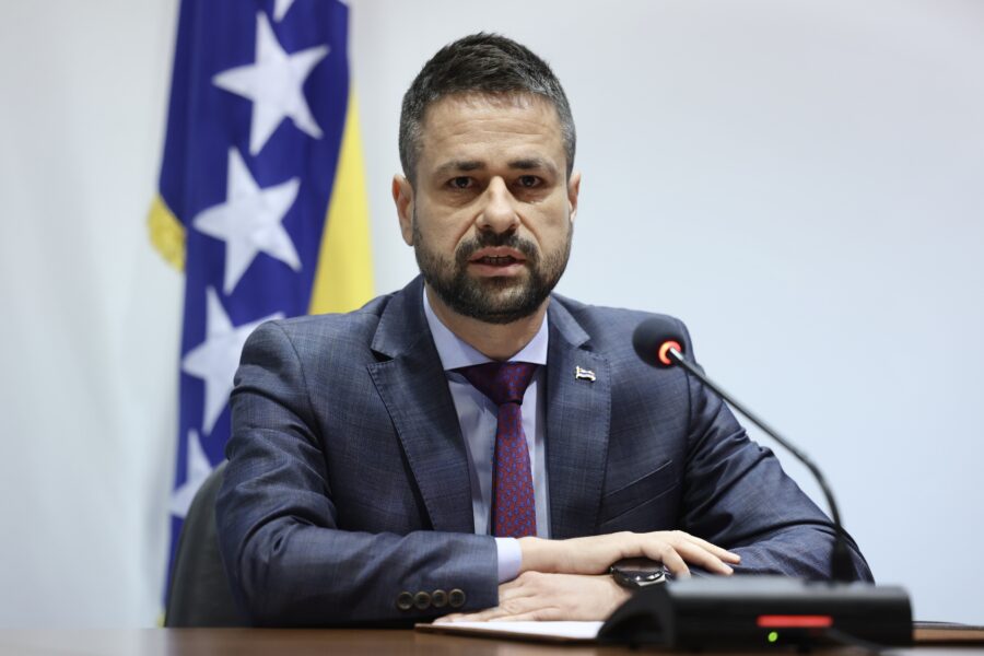 Amidžić: BiH se zadužuje, a na računima ima stotine miliona KM