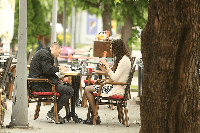 SITUACIJA SE POGORŠALA Krizni štab u Tuzli izdao NOVE PREPORUKE za rad kafića i javna okupljanja