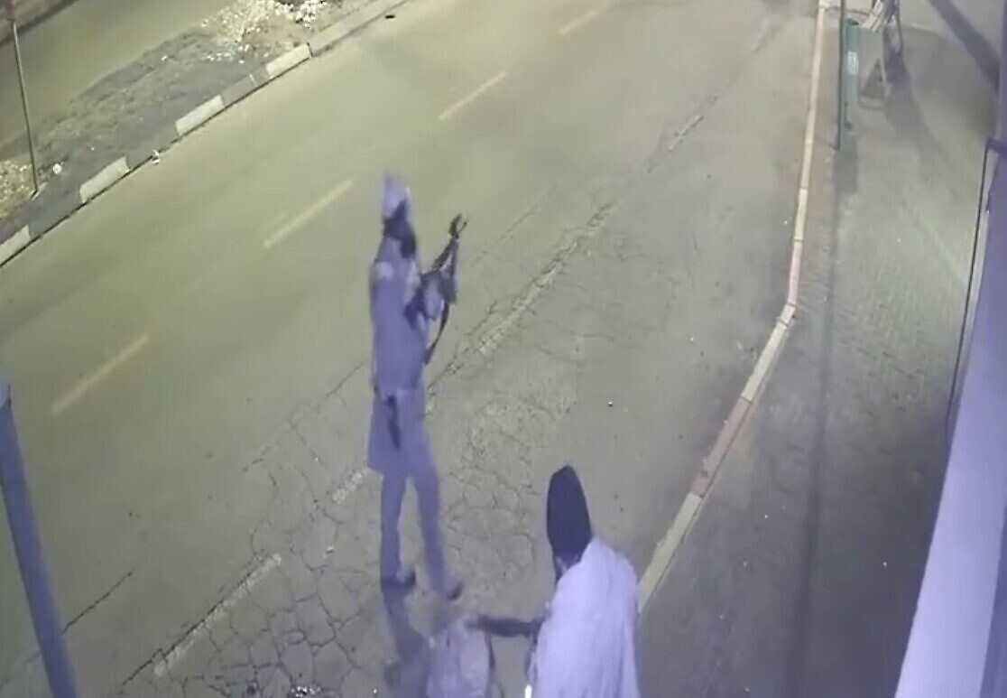 TERORISTIČKI NAPAD U IZRAELU Ubijena dva policajca, više ranjenih /VIDEO/