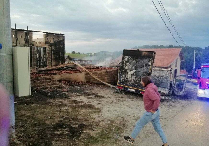 TRAGEDIJA KOD BANJALUKE U požaru izgorjela dva konja, kamion i sjeno