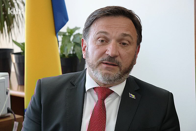 Hasičević: Neradna nedjelja ostaje, moguće uvođenje 18 radnih uz značajnu naknadu