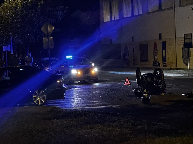 U sudaru teško povrijeđen maloljetnik na mopedu
