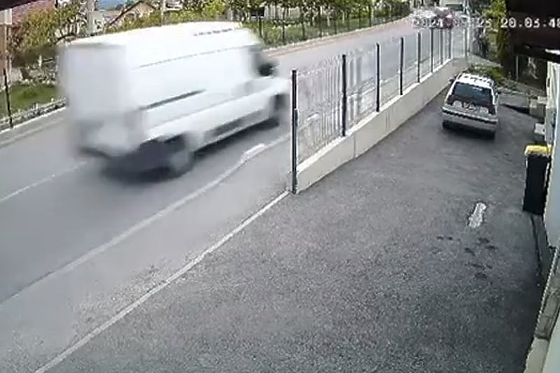 Sarajevo: Pijani 67-godišnji vozač se zabio u auto koji je od siline udara skrenuo i oborio trudnicu