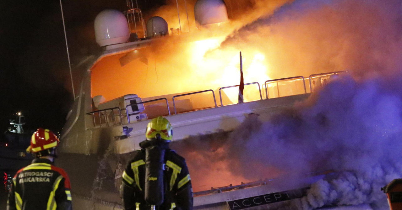 U Makarskoj izgorjela 35 metara duga jahta čiji je vlasnik iz BiH