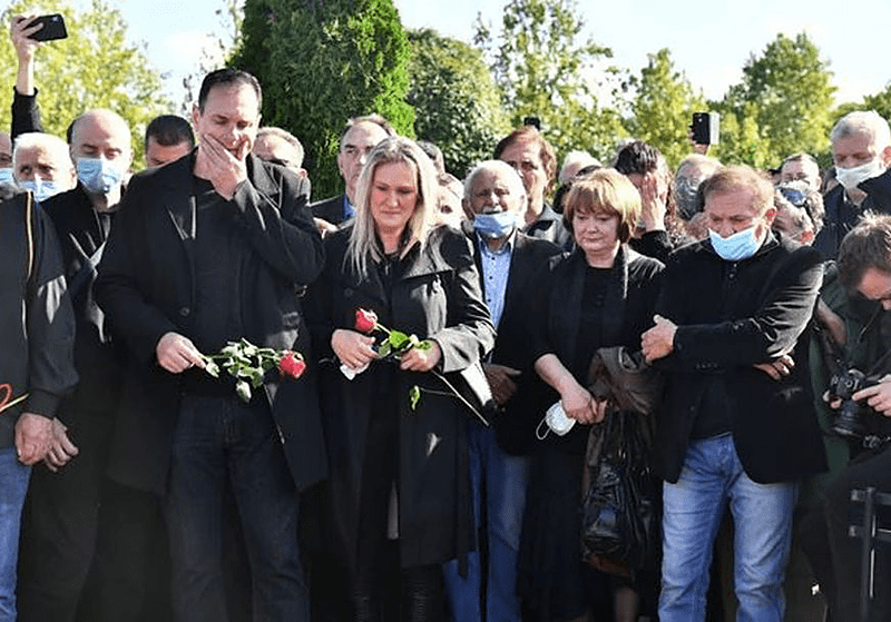 KRAJIŠNICI OTPJEVALI BORINU PJESMU Sahranjen uz stihove 