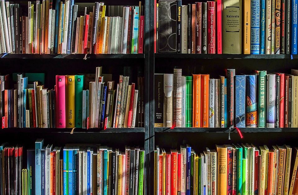 UKRAJINA Iz nacionalne biblioteke biće uništeno 100 miliona knjiga jer su - ruske!