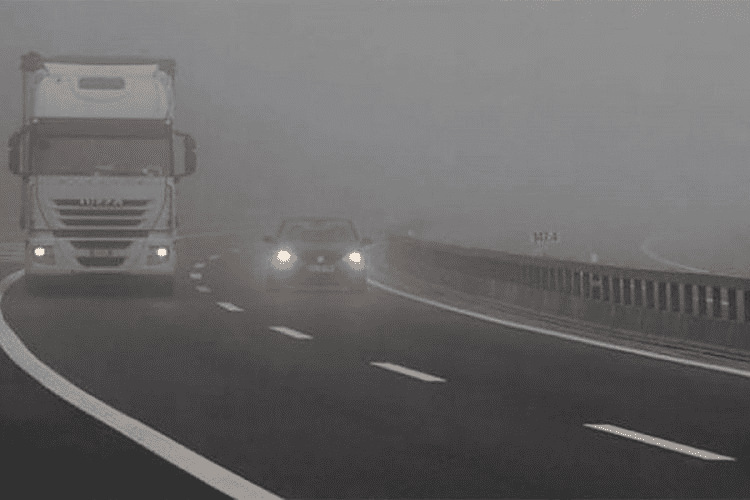 Kolovozi suvi, magla u višim predjelima
