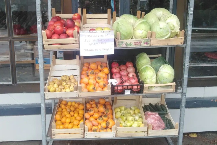 Vlasnik piljare gestom oduševio sugrađane: Poslužite se, sve je besplatno (FOTO)