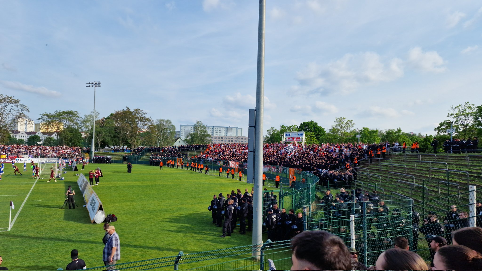 U navijačkim neredima u Berlinu povrijeđeno najmanje 155 policajaca (VIDEO)