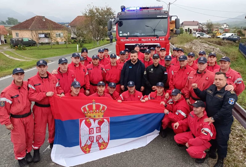 Idemo da pomognemo: Spasilački timovi iz Srbije stigli u BiH (FOTO/VIDEO)