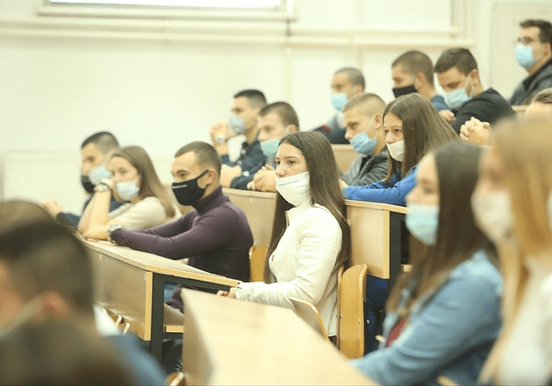 POČELA AKADEMSKA GODINA Studenti na fakultetima, obavezno poštovanje EPIDEMIOLOŠKIH MJERA