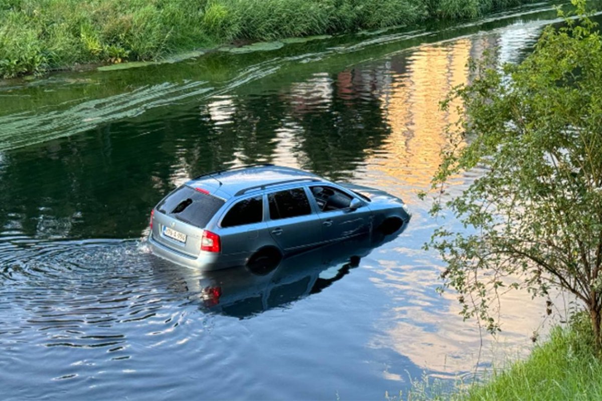 Nevjerovatan slučaj: Gurnuo svoj auto u Miljacku i otišao