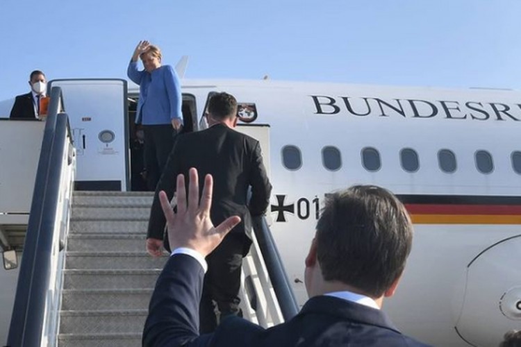 Merkel otputovala iz Beograda, Vučić je ispratio