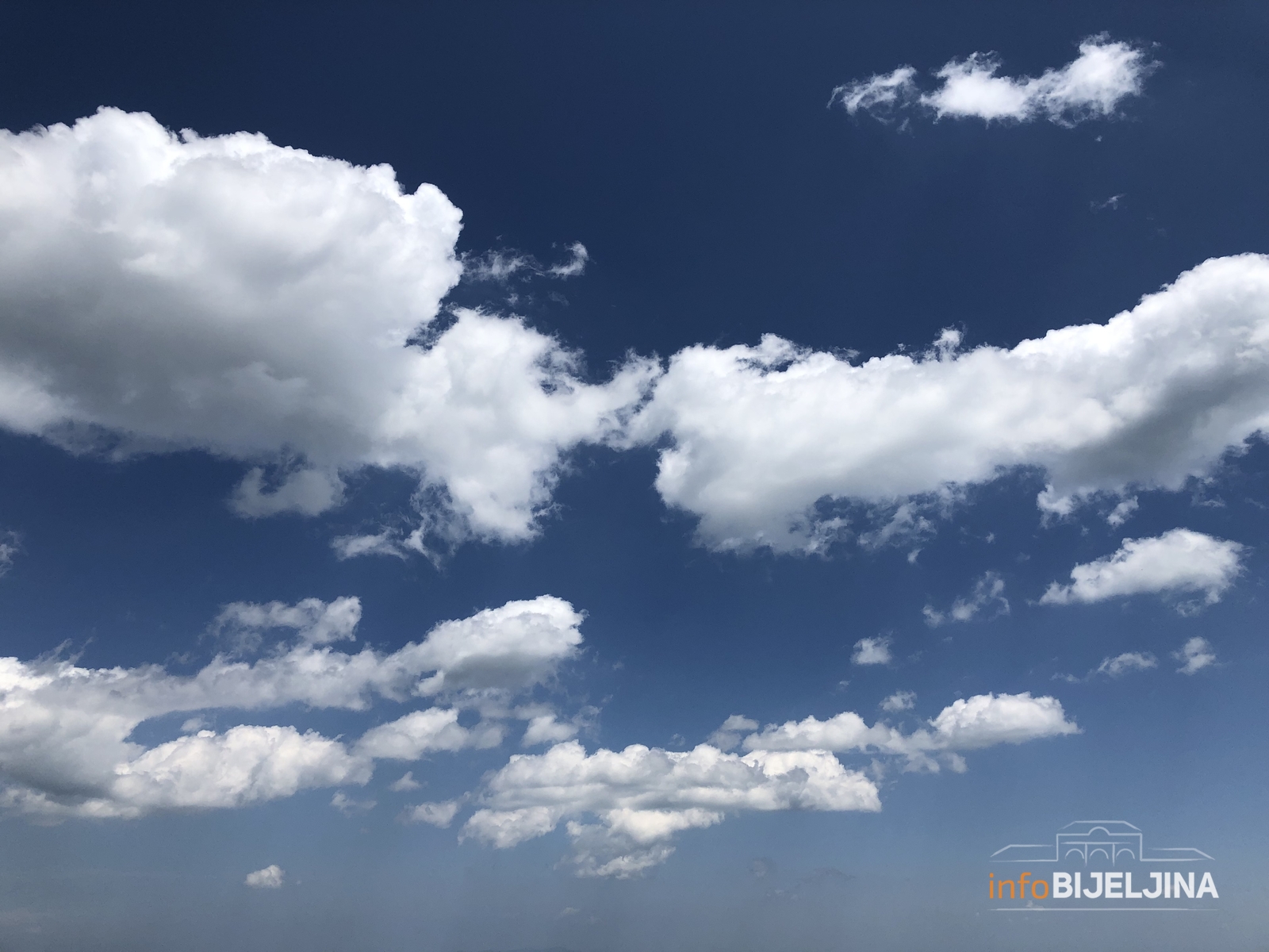 Toplotni talas se nastavlja: Sutra sunčano i veoma toplo, uveče na istoku moguća prolazna kiša