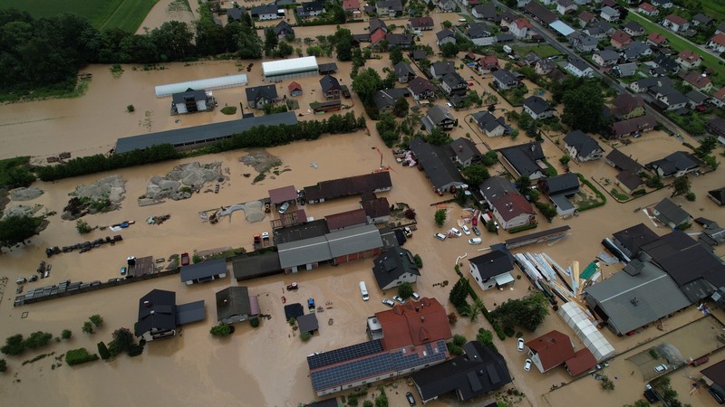 Dramatično u Sloveniji: Bujice nose kuće i automobile (FOTO)