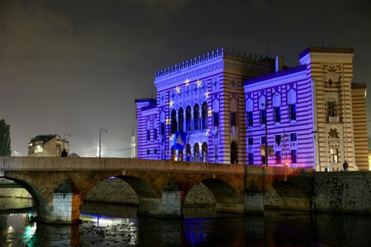 EUobserver: Treba dobro razmisliti prije nego se BiH odobri status kandidata