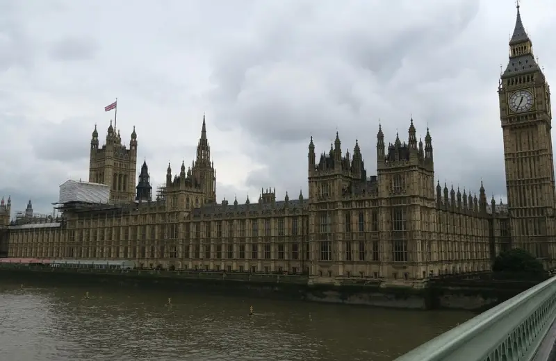 Politico: Približava se finansijski kolaps Velike Britanije