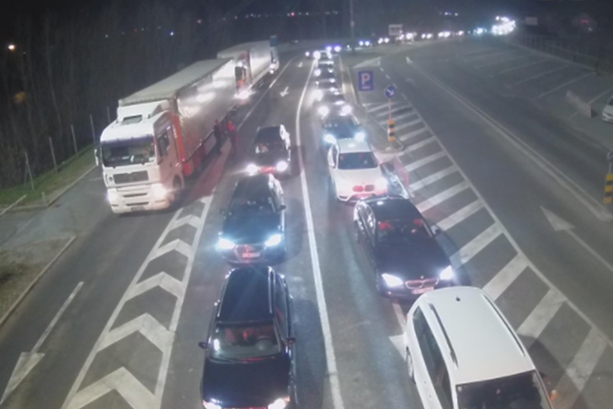 Velike gužve na ulazu u BiH iz Hrvatske