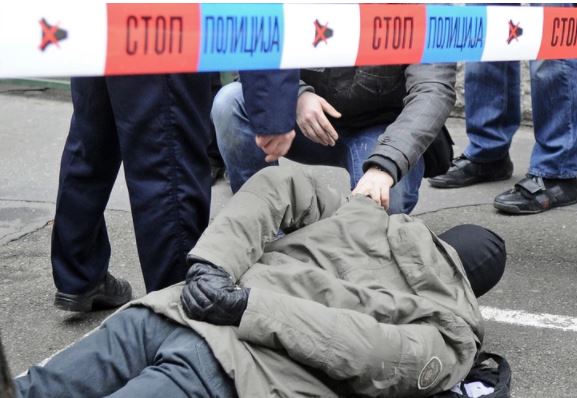 Otkopčao pantalone pred djecom: Policija uhapsila muškarca koji se samozadovoljavao, djevojčice ga prijavile policiji
