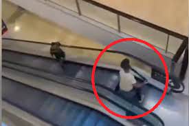 Australijski mediji potvrdili: Rus sa šipkom spriječio napadača u Sidneju da nastavi krvavi pohod  /VIDEO/