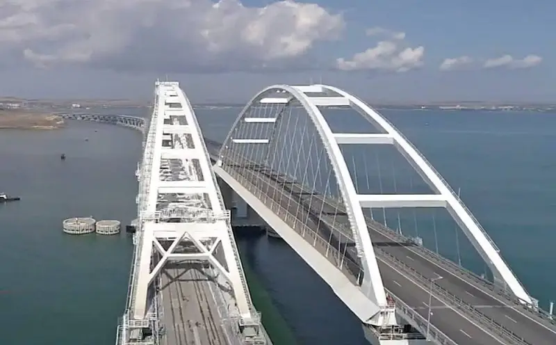 Litvanski diplomata preporučio je fotografisanje na Krimskom mostu 