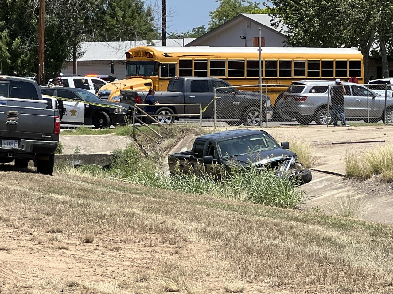 Pucnjava u osnovnoj školi u Teksasu: Guverner: Ubijeno 14 djece, napadač mrtav
