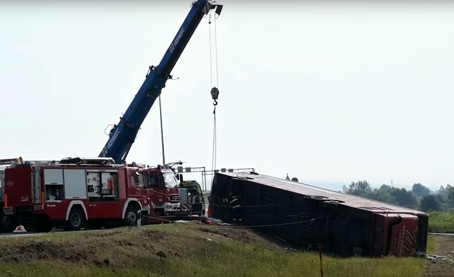 HOROR NA AUTOPUTU Beroš: Poginulo deset ljudi, 15 putnika teško povrijeđeno, među njima djevojčica