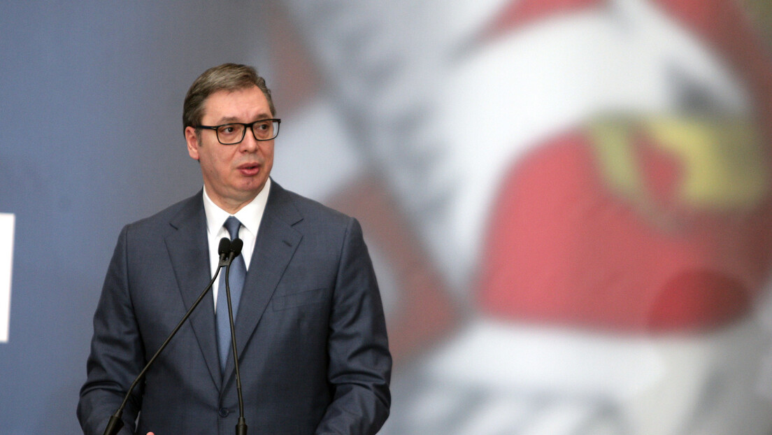 Vučić u Abu Dabiju: Svi se naoružavaju besomučno